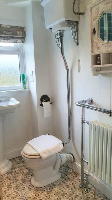 5 Bed, 2 Bath Home + Terrace, Garden&Parking Swindon Exterior foto